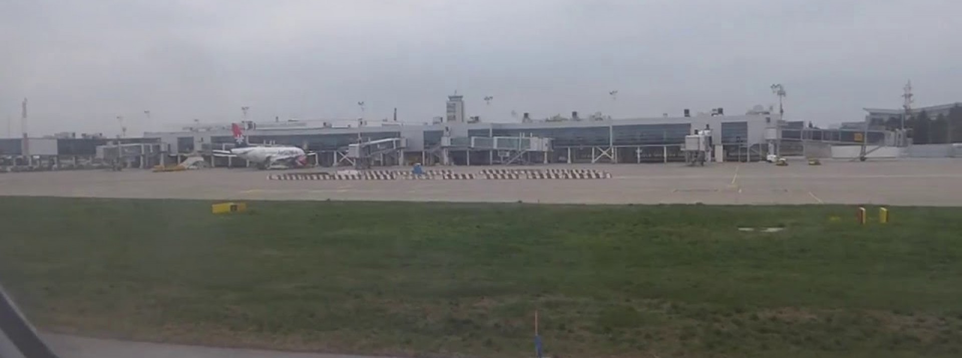 Beograd (BEG), taksiranje sa izlaza C6 do piste 30 (Transfer do aerodroma)